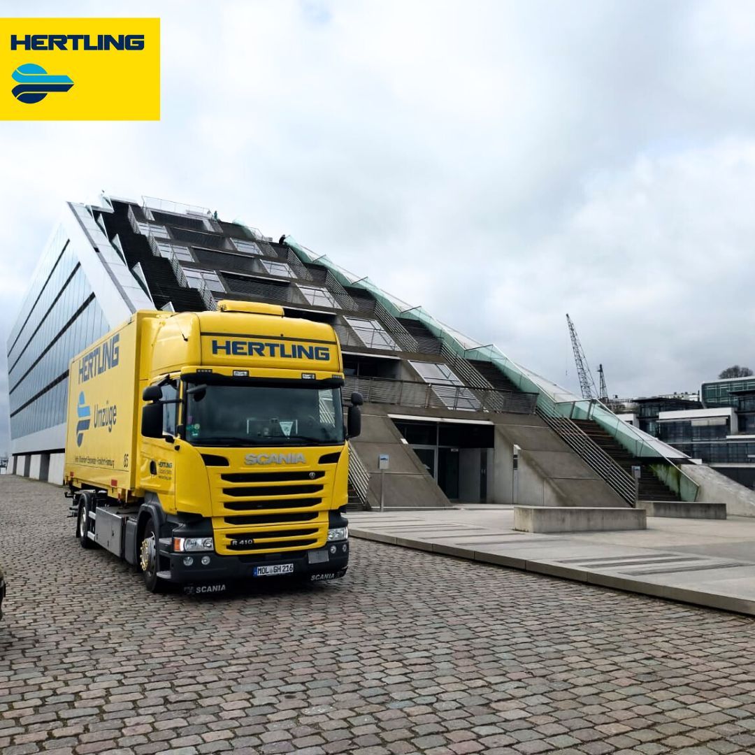Hertling Truck in front of a building in Hamburg