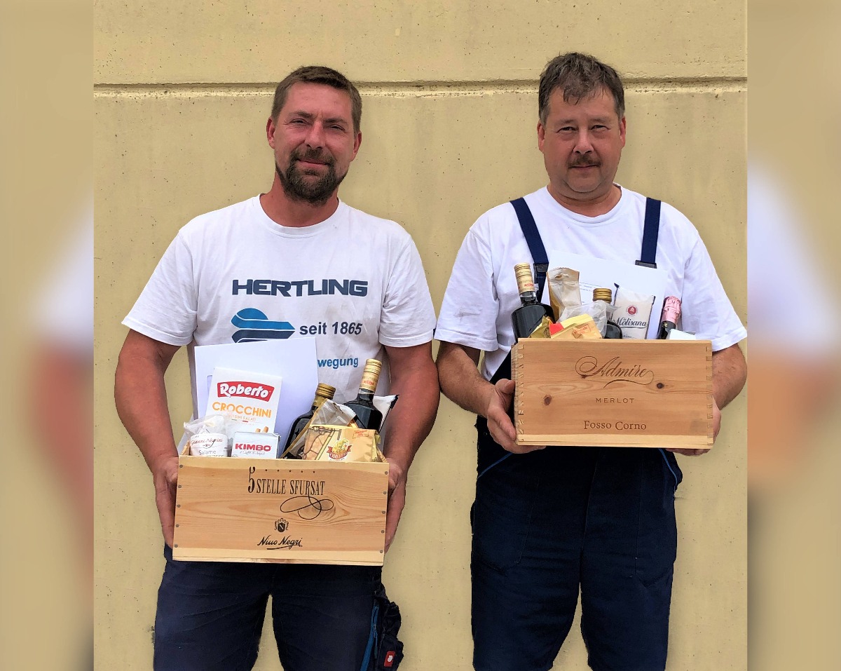 HERTLING Umzugsmitarbeiter mit Jubiläumskisten