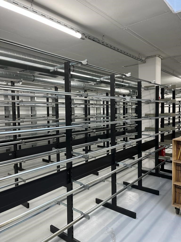 HERTLING baut Aktenregalsystem auf
