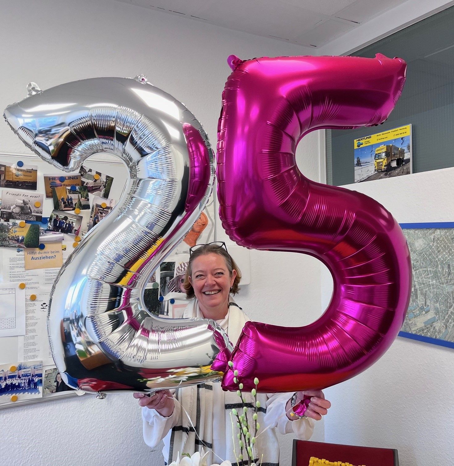 Ms. Schorn from the Frankfurter Hertling team with anniversary baloons