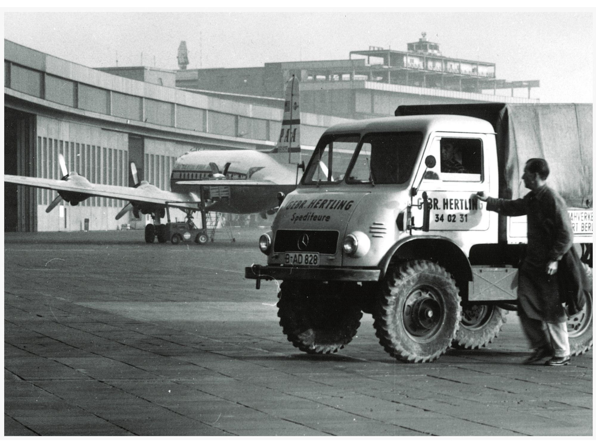 HERTLING Airlift Berlin Photo
