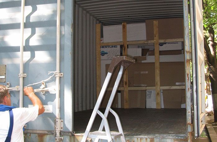 Overseas moving container Hertling