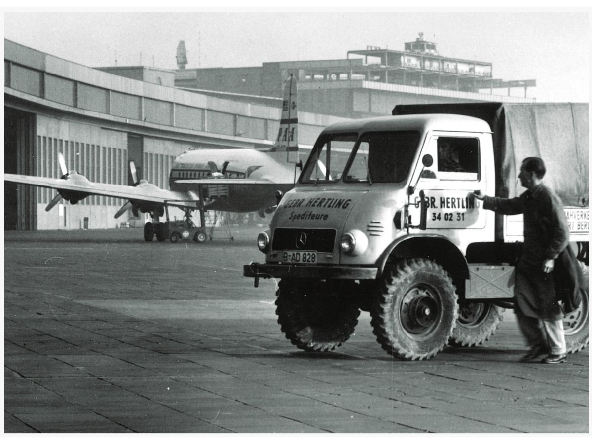 HERTLING Airlift Berlin Photo