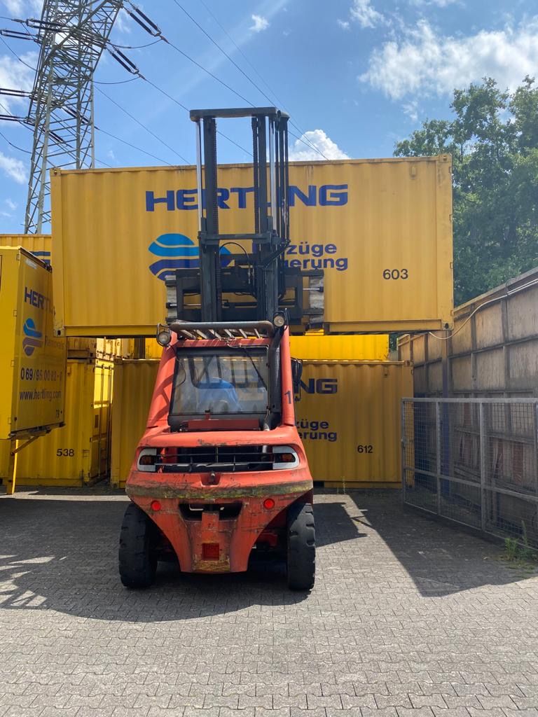 Lagercontainer mit Gabelstapler Frankfurt am Main