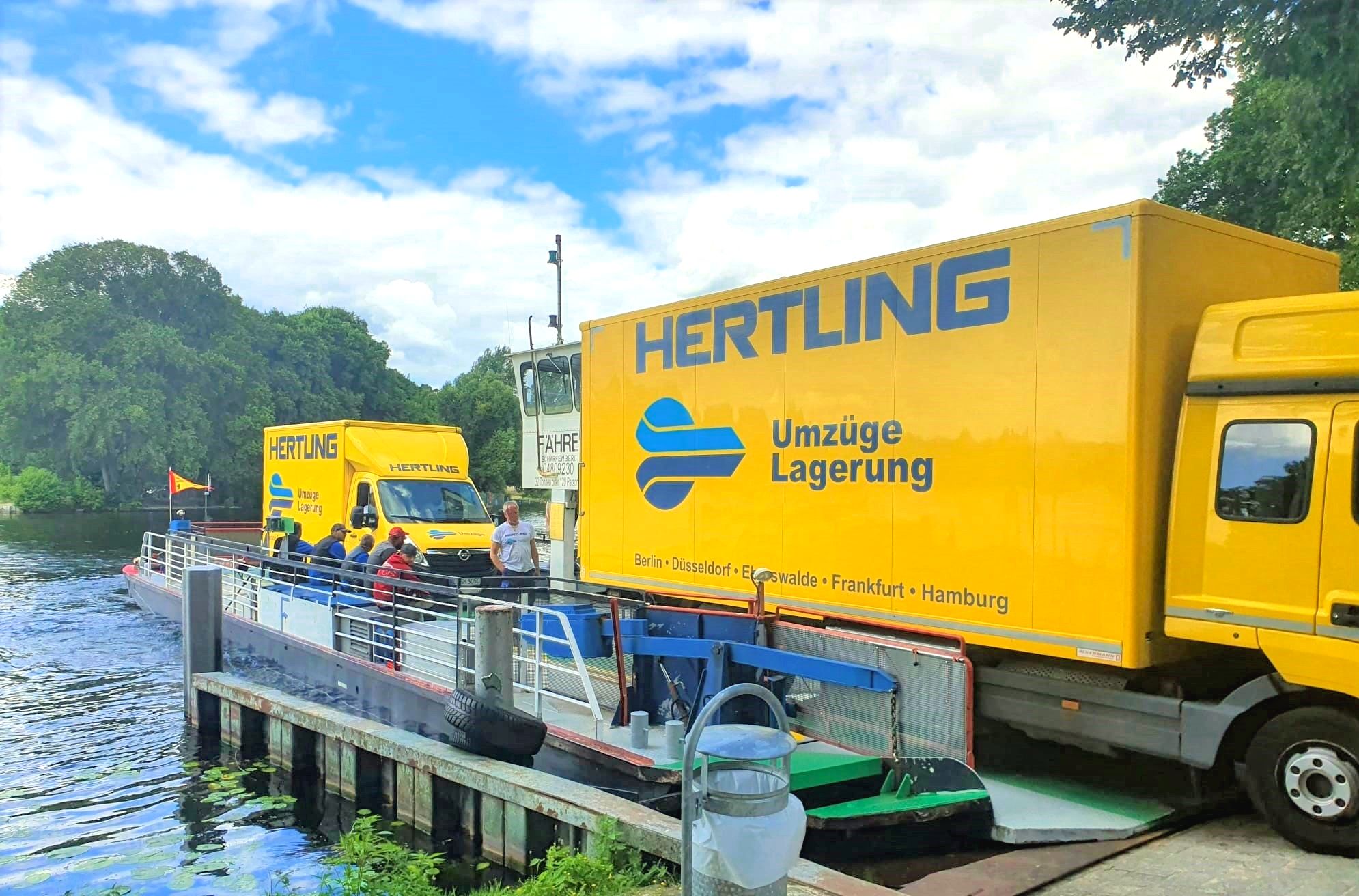 HERTLING Umzug über den See in Berlin