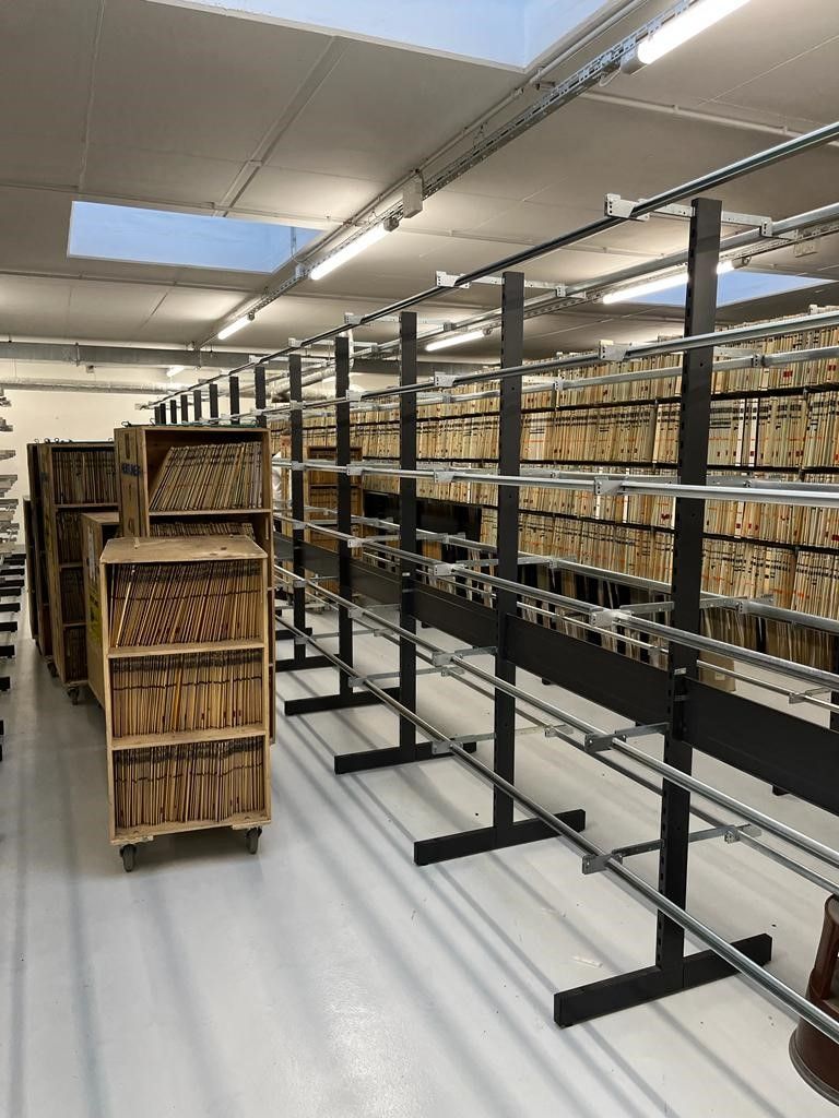 HERTLING builds a filing shelving system and roll-up container