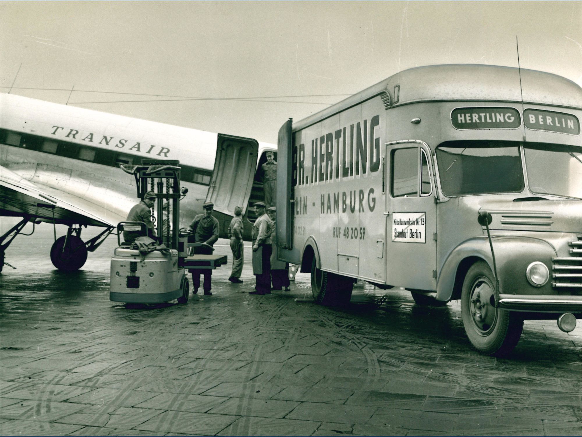 HERTLING Airlift Berlin Photo