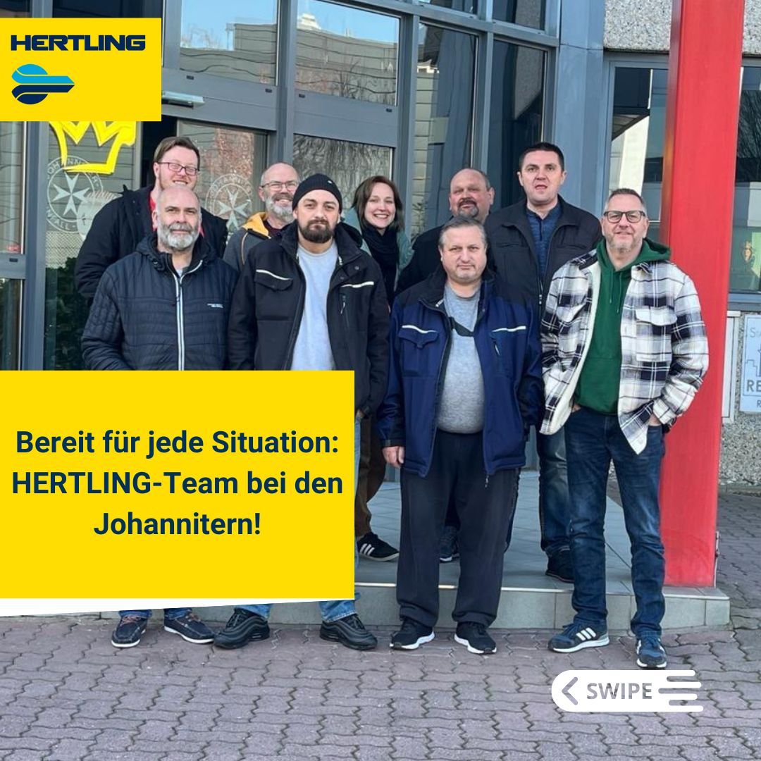 Gruppenfoto von Hertling Mitarbeitern beim Erstehilfekurs