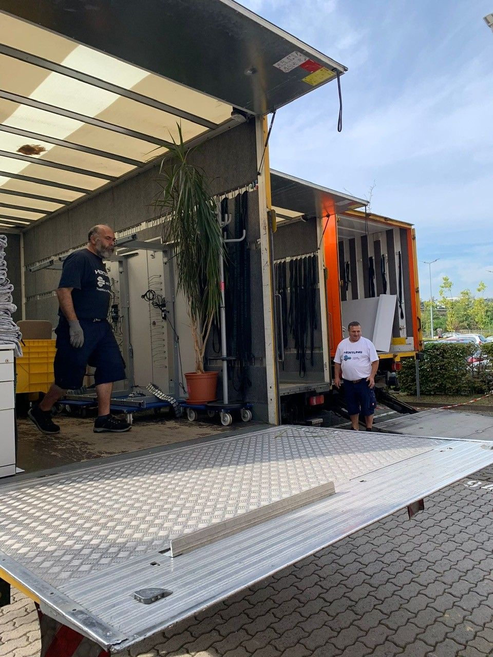 Office relocation Bad Homburg Mobile container in the HERTLING moving truck