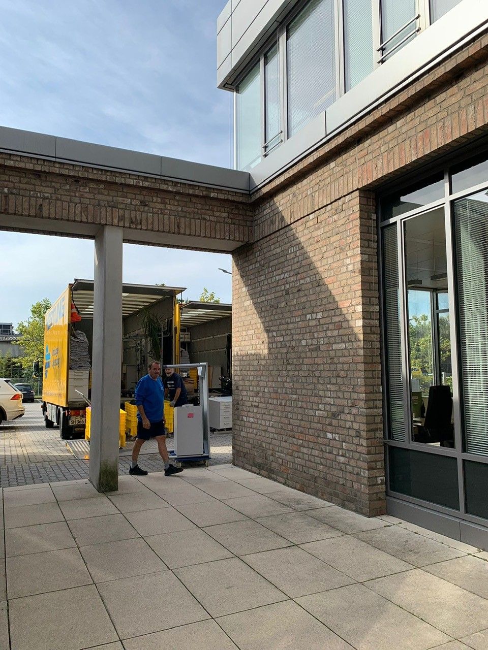 Büroumzug Bad Homburg HERTLING Umzugs-LKW