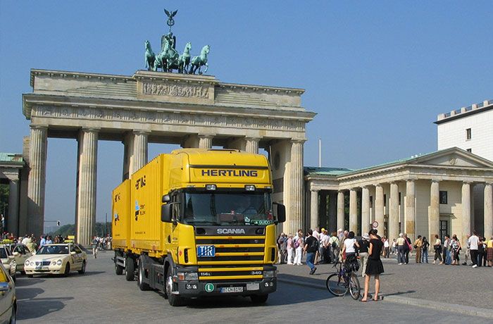 Hertling truck in front of Brandenburg Gate