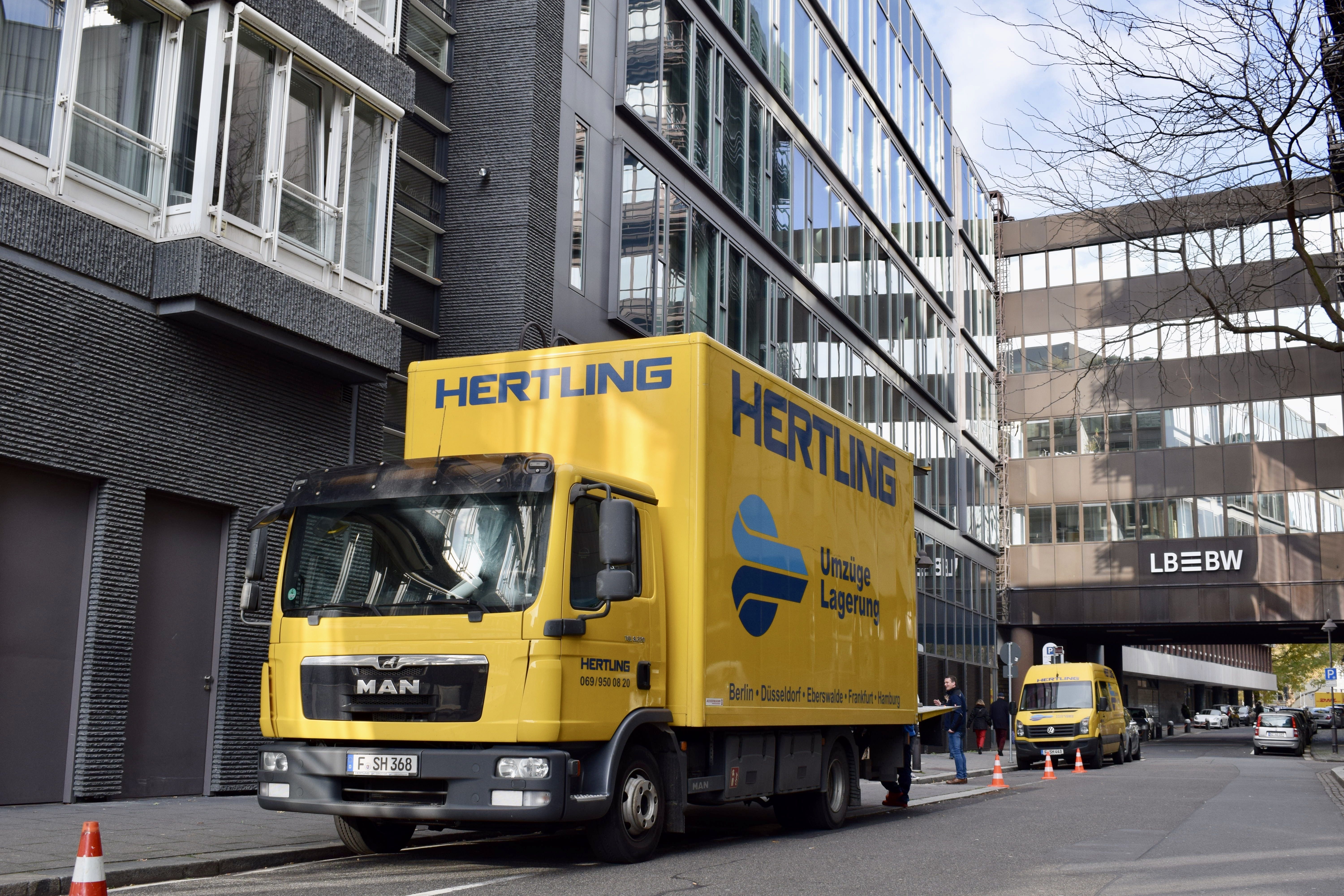 HERTLING Umzugs-LKW vor dem Rathaus Mainz